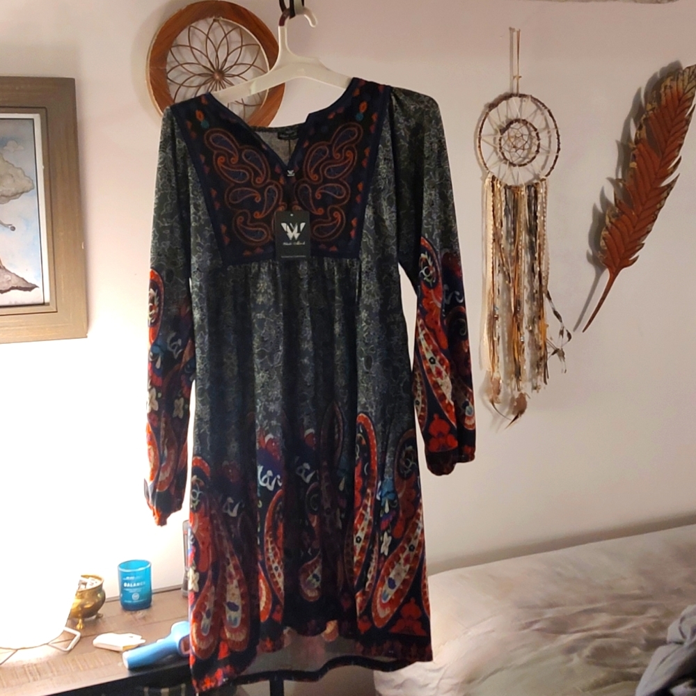 Whitemark long sleeve mid length dress  large